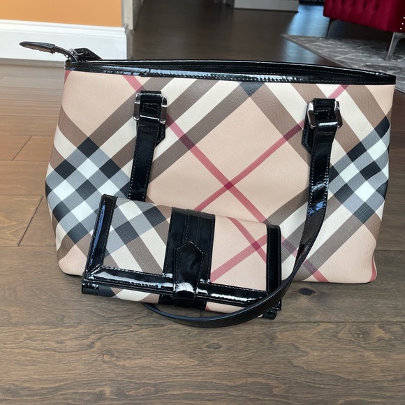 AUTHENTIC Burberry tote + wallet combo - Picture 3 of 10